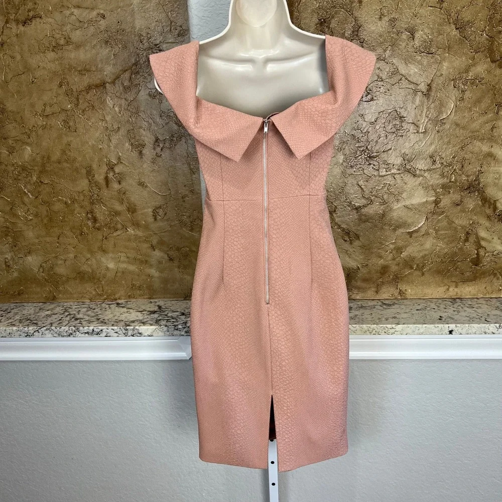 Bardot Sheath Dress Size 4 XS Pink Off Shoulder Textured V-Neck Zip Back‎